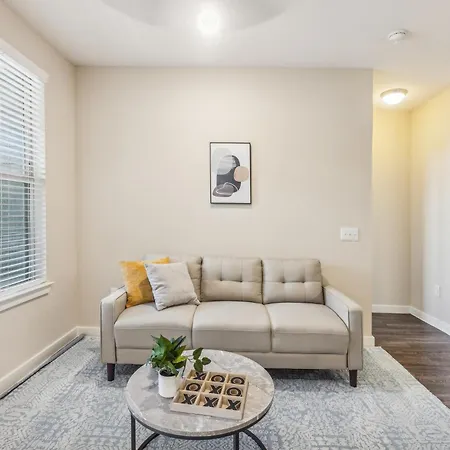 Cullen 4307 I Parking I Pool I Gym I 2Bd2Bth Apartment